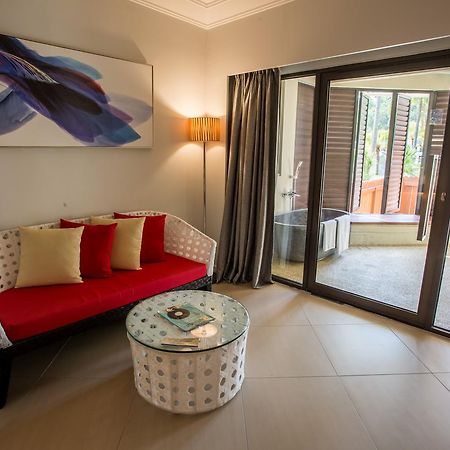 منتجع وسبا ساند آند ساندلز ديزارو بيتش دِسارو المظهر الخارجي الصورة A room at the hotel