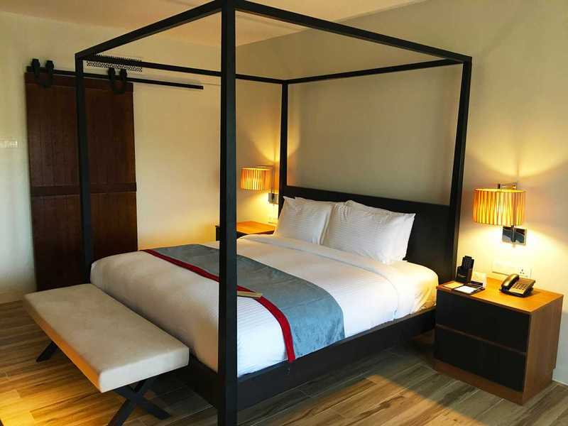 منتجع وسبا ساند آند ساندلز ديزارو بيتش دِسارو المظهر الخارجي الصورة A four-poster bed