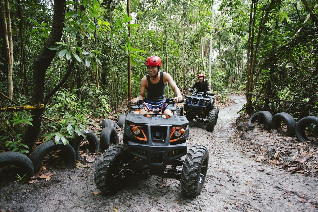 منتجع وسبا ساند آند ساندلز ديزارو بيتش دِسارو المظهر الخارجي الصورة ATV riding in the jungle