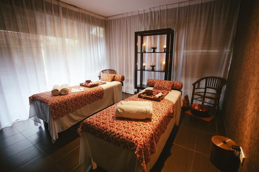 منتجع وسبا ساند آند ساندلز ديزارو بيتش دِسارو المظهر الخارجي الصورة A spa treatment room