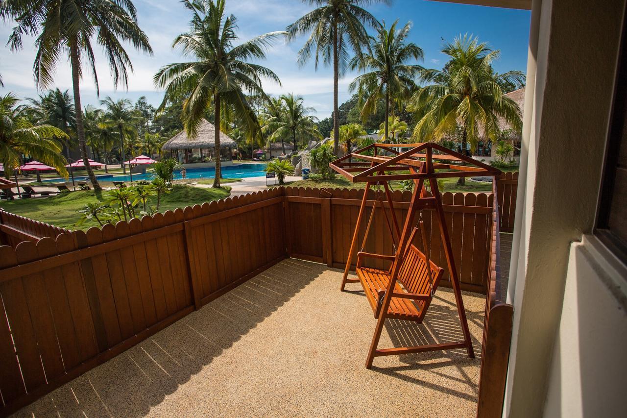 منتجع وسبا ساند آند ساندلز ديزارو بيتش دِسارو المظهر الخارجي الصورة A view of the pool from a guest room