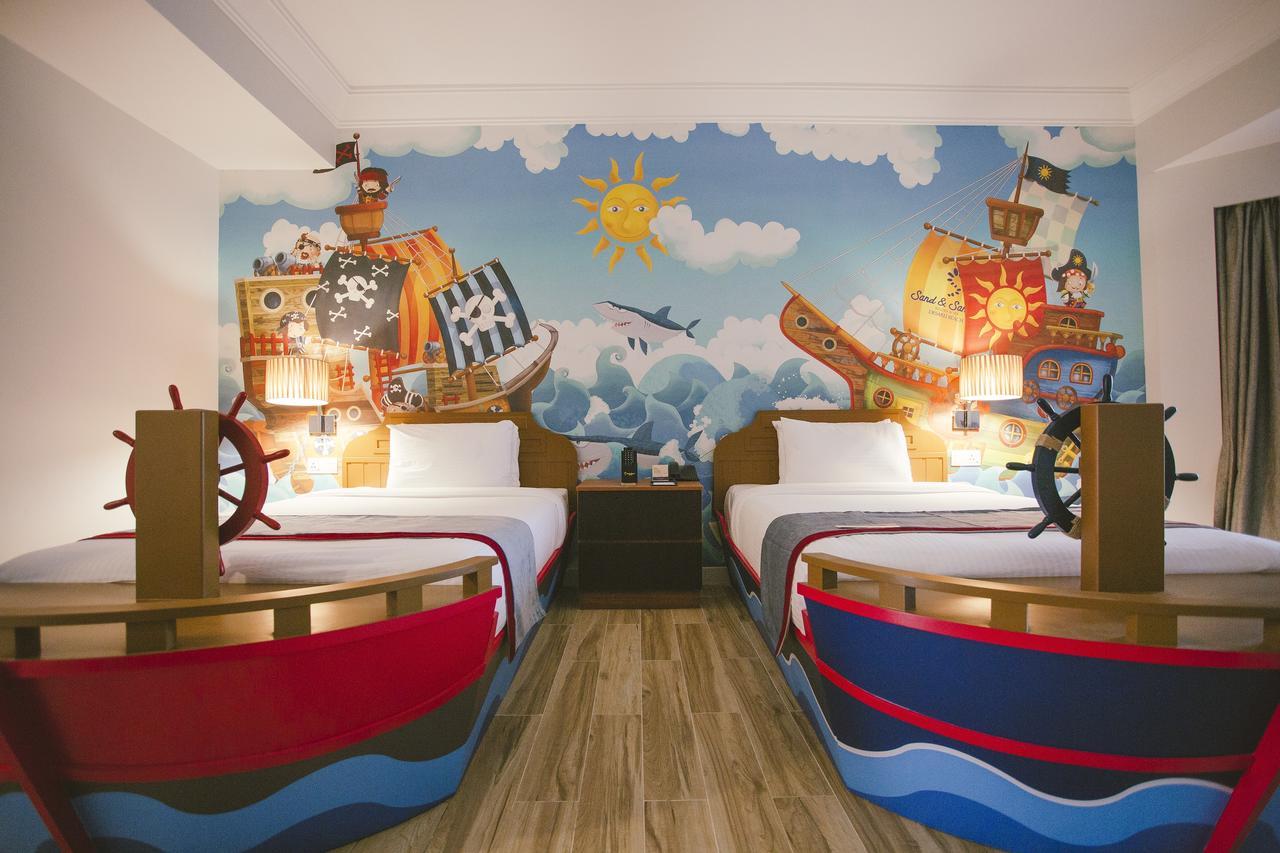 منتجع وسبا ساند آند ساندلز ديزارو بيتش دِسارو المظهر الخارجي الصورة A room at the Great Wolf Lodge in Concord, North Carolina