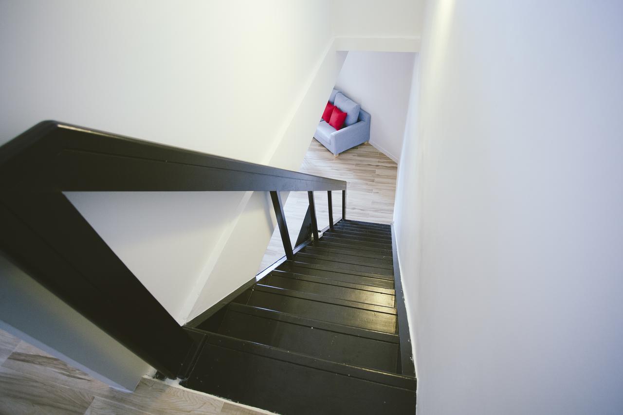 منتجع وسبا ساند آند ساندلز ديزارو بيتش دِسارو المظهر الخارجي الصورة A staircase
